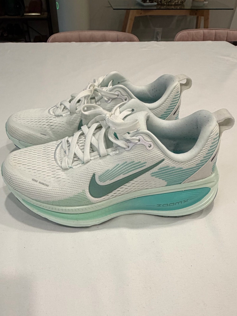 Nike White and Mint Green Women's Vomero 18 Running Shoes
